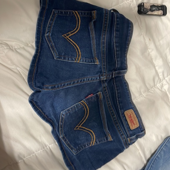 American Eagle jeans and Levi’s shorts - Picture 4 of 4